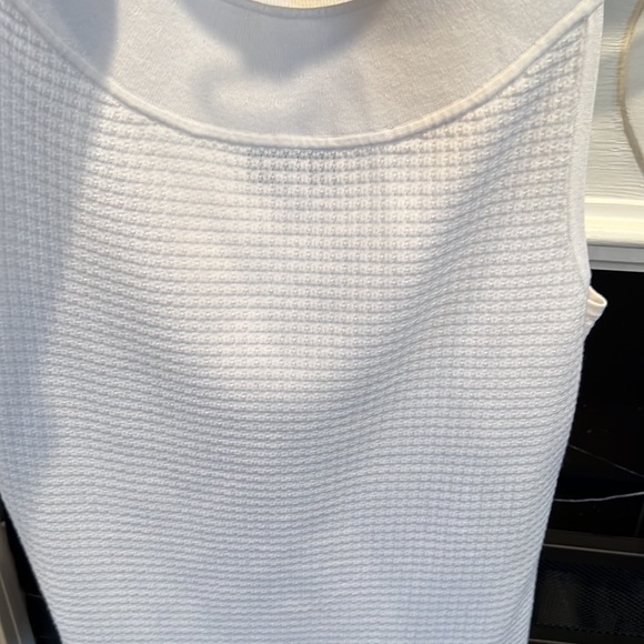 Per Se by Carlisle white, sleeveless top - Picture 6 of 8
